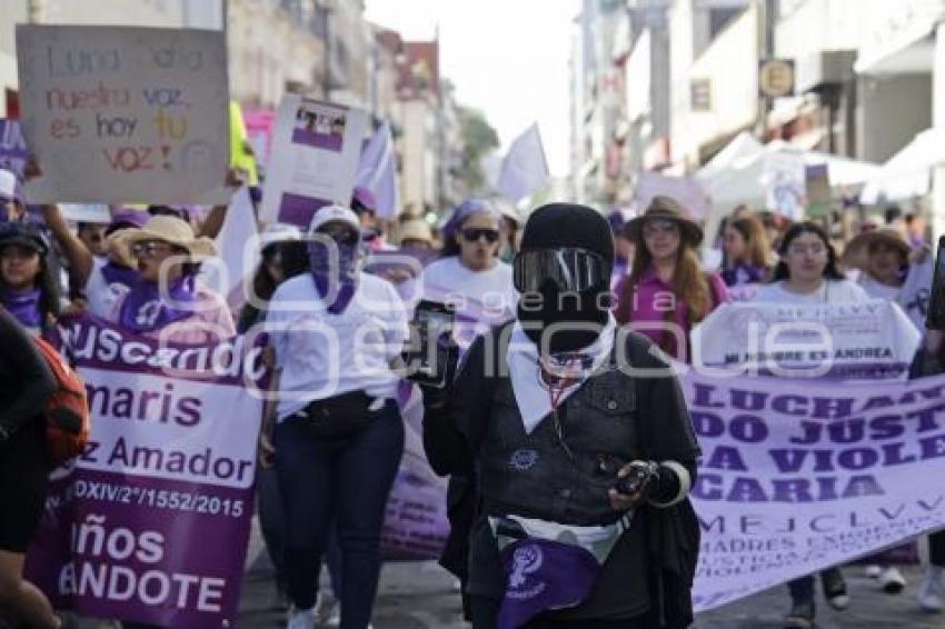 8M . MARCHA