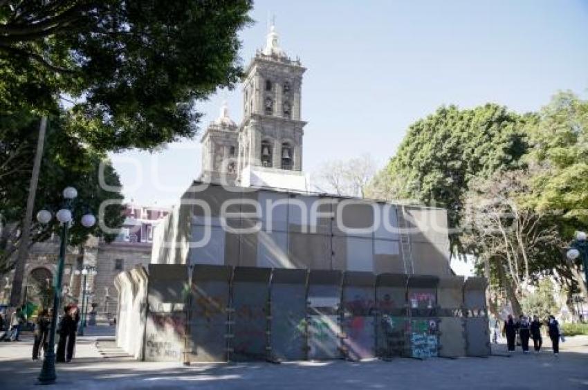 ZÓCALO . VALLAS METÁLICAS