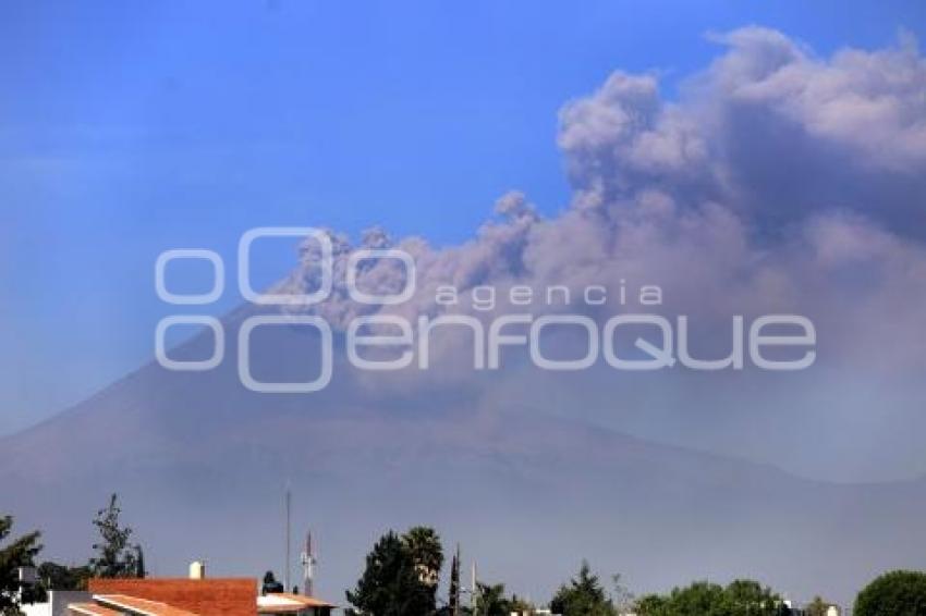 VOLCÁN POPOCATÉPETL . FUMAROLA