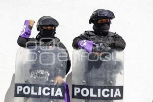 8M . POLICÍA