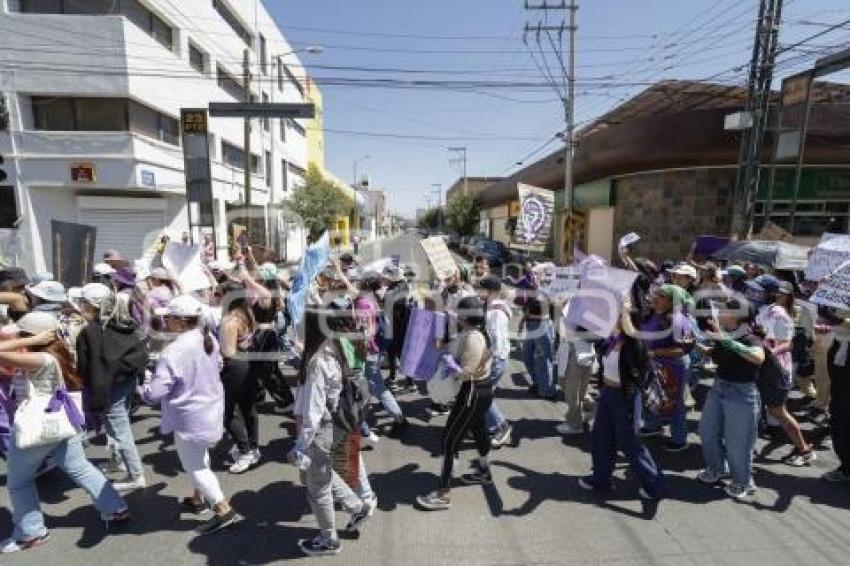 8M . ESTUDIANTES BUAP