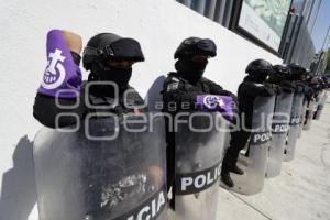 8M . POLICÍA