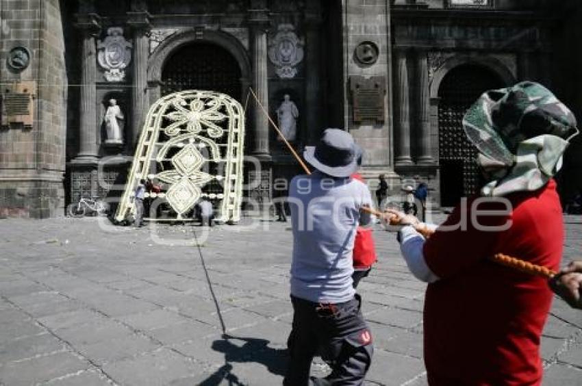 PUERTA DEL PERDÓN . RETABLO