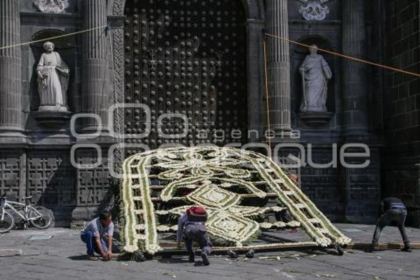 PUERTA DEL PERDÓN . RETABLO