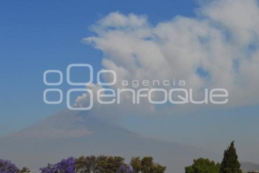 VOLCÁN POPOCATÉPETL . FUMAROLA