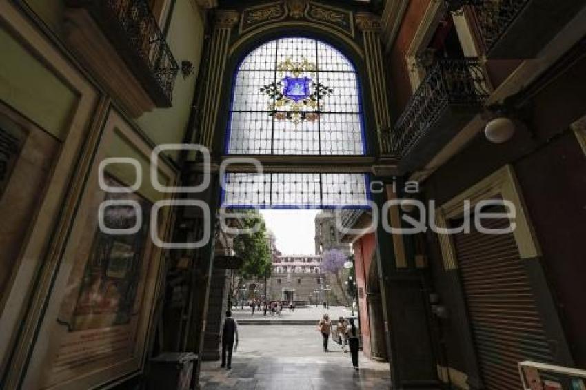 PASAJE DEL AYUNTAMIENTO . VITRALES