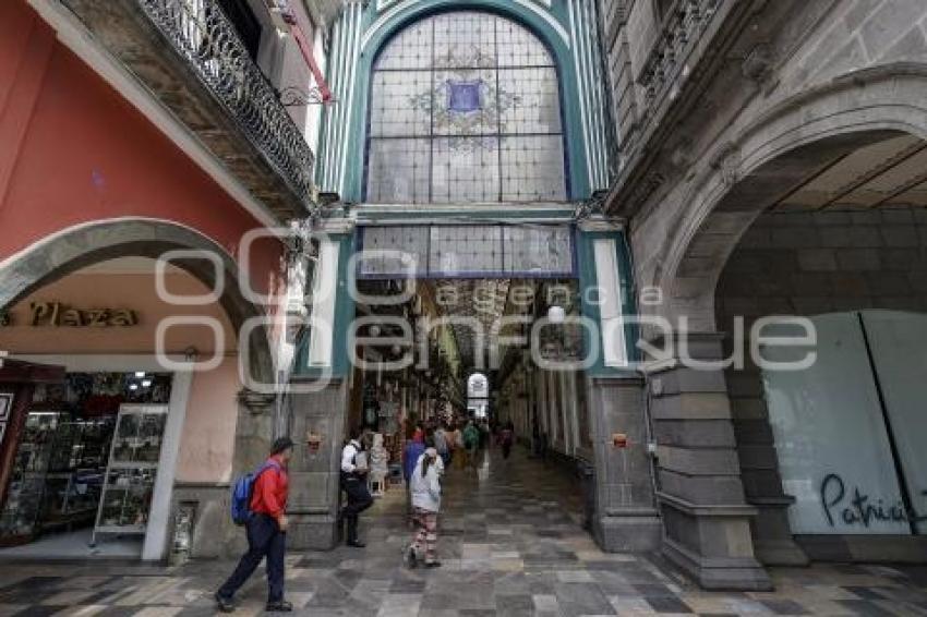 PASAJE DEL AYUNTAMIENTO . VITRALES