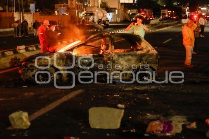 TLAXCALA . BLOQUEO CARRETERA