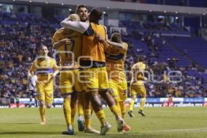 FÚTBOL . CLUB PUEBLA VS TIGRES