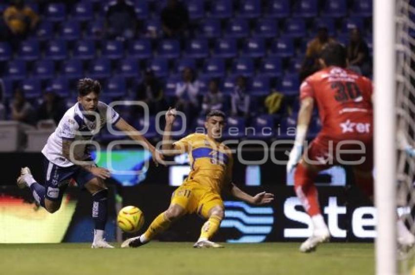 FÚTBOL . CLUB PUEBLA VS TIGRES