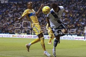 FÚTBOL . CLUB PUEBLA VS TIGRES