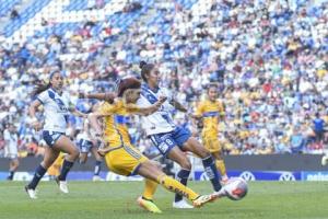 FÚTBOL FEMENIL . PUEBLA VS TIGRES