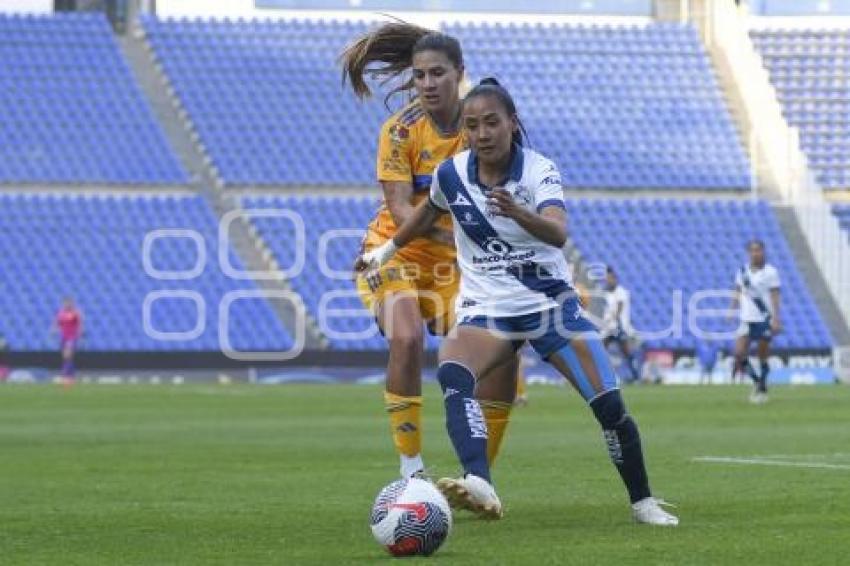 FÚTBOL FEMENIL . PUEBLA VS TIGRES