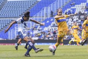 FÚTBOL FEMENIL . PUEBLA VS TIGRES