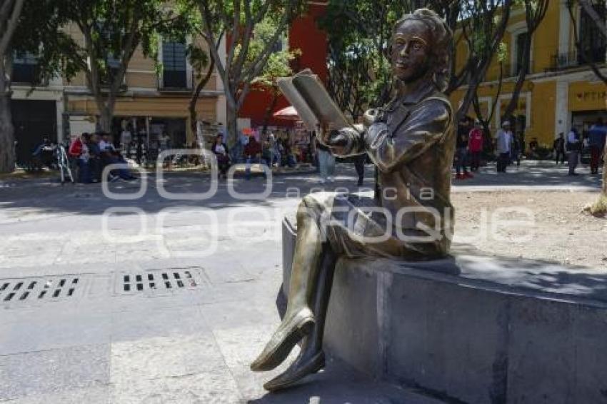 ESTATUAS CORREDOR 5 DE MAYO