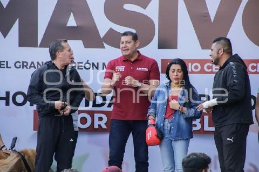 ENTRENAMIENTO MASIVO . JULIO CÉSAR CHÁVEZ