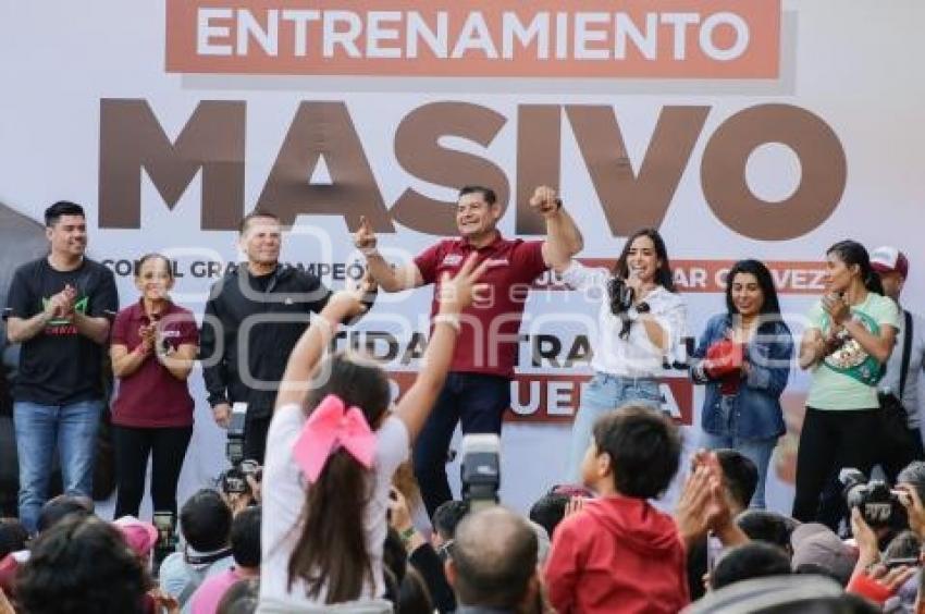 ENTRENAMIENTO MASIVO . JULIO CÉSAR CHÁVEZ