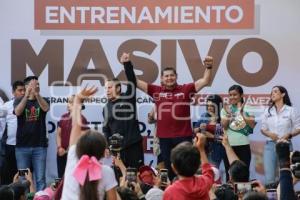 ENTRENAMIENTO MASIVO . JULIO CÉSAR CHÁVEZ