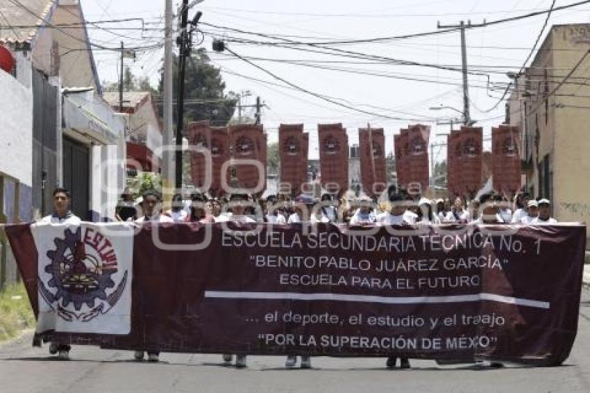 DESFILE 5 DE MAYO . ENSAYO