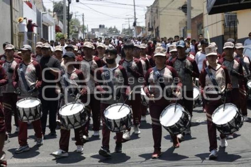 DESFILE 5 DE MAYO . ENSAYO