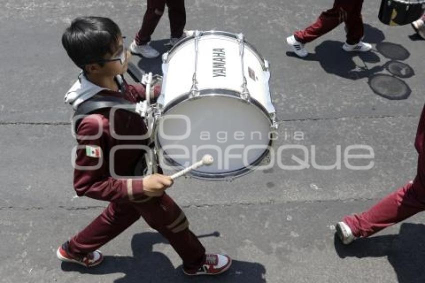 DESFILE 5 DE MAYO . ENSAYO