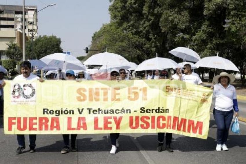 DÍA DEL TRABAJO . DESFILE