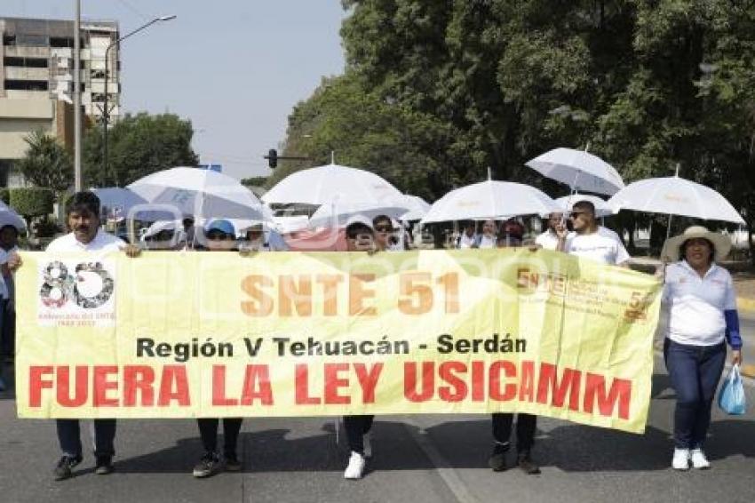 DÍA DEL TRABAJO . DESFILE