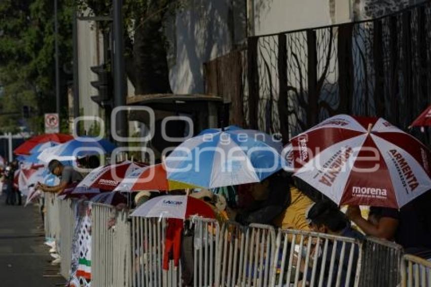 DESFILE 5 DE MAYO . PROPAGANDA POLÍTICA