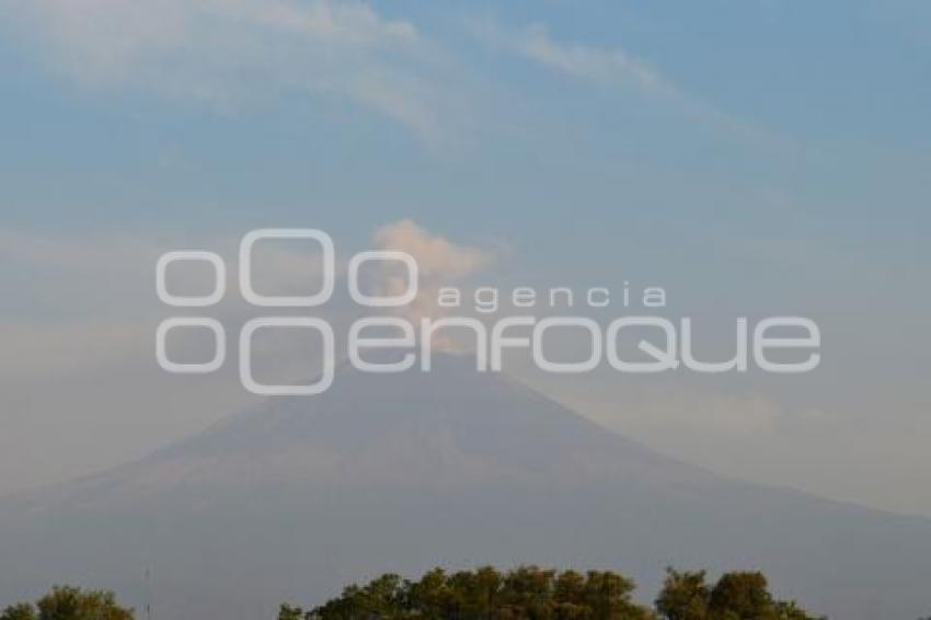 VOLCÁN POPOCATÉPETL . FUMAROLA