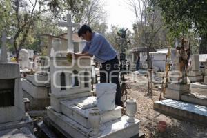 PREVIO DÍA DE LAS MADRES . PANTEÓN