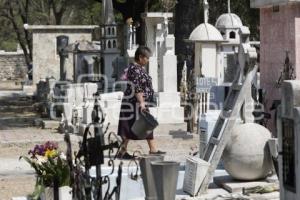 PREVIO DÍA DE LAS MADRES . PANTEÓN