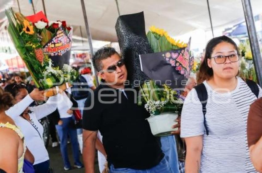 DÍA DE LAS MADRES . FLORES