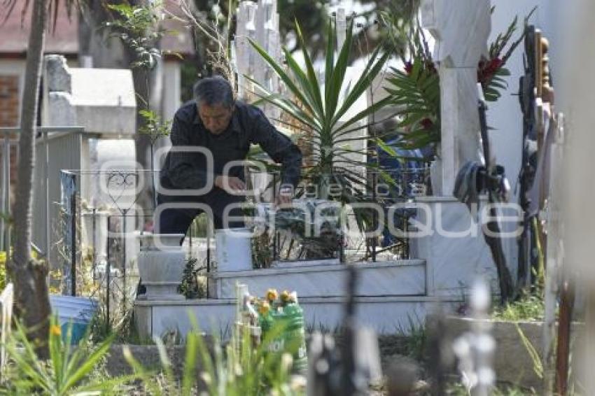 TLAXCALA . PANTEÓN DÍA DE LAS MADRES