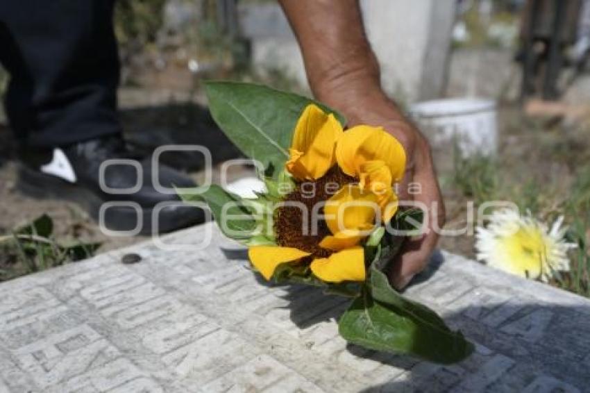 TLAXCALA . PANTEÓN DÍA DE LAS MADRES