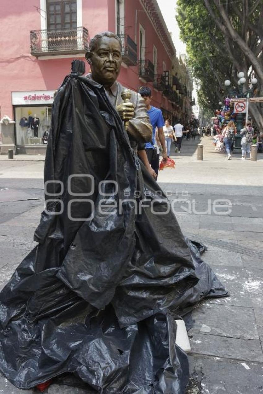 ESTATUAS CORREDOR 5 DE MAYO