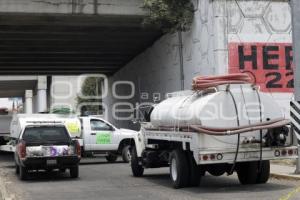 MANIFESTACIÓN . PIPAS DE AGUA