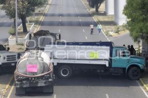 MANIFESTACIÓN . PIPAS DE AGUA