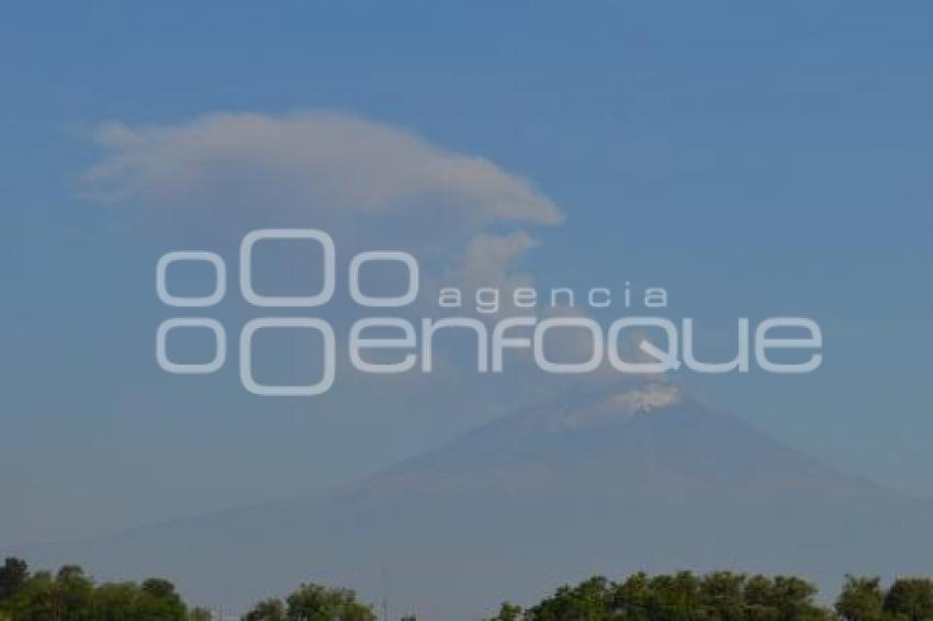 VOLCÁN POPOCATÉPETL . FUMAROLA