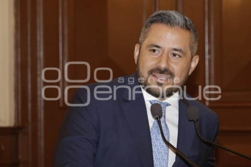 ADÁN DOMÍNGUEZ