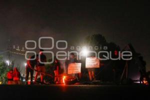 TLAXCALA . BLOQUEO AUTOPISTA