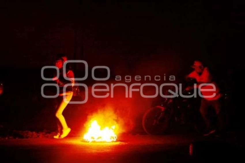 TLAXCALA . BLOQUEO AUTOPISTA