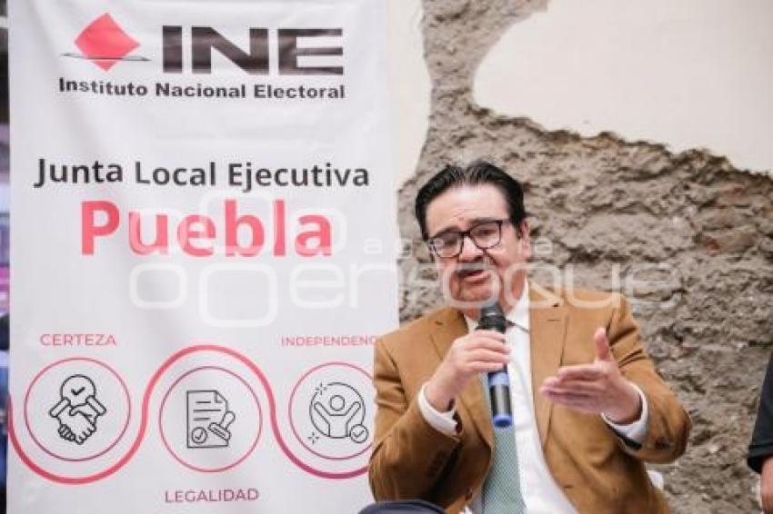 INE . MESA REDONDA