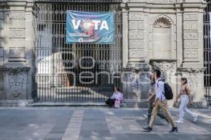 TEMPLO DE LA COMPAÑÍA . LONA DE VOTA