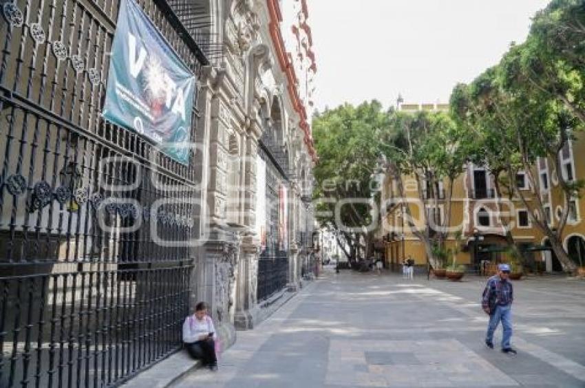TEMPLO DE LA COMPAÑÍA . LONA VOTA