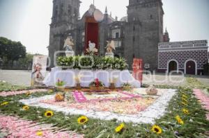 ALTARES . CORPUS CHRISTI