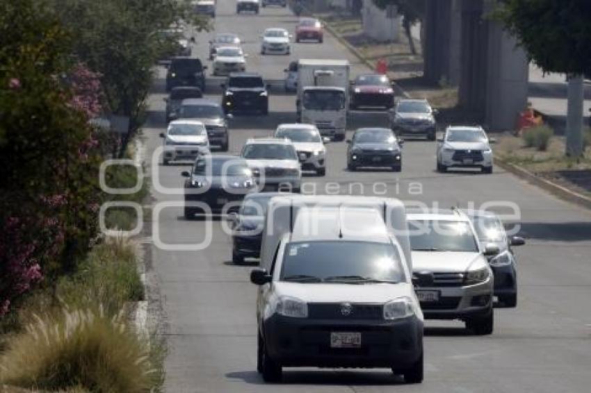 VÍA ATLIXCAYOTL . REDUCTORES DE VELOCIDAD