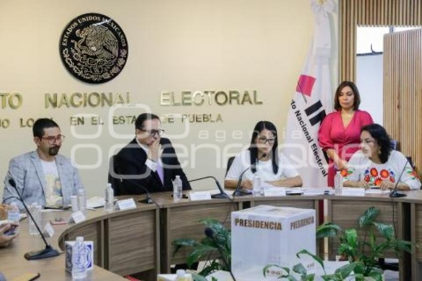 INE . SESIÓN EXTRAORDINARIA