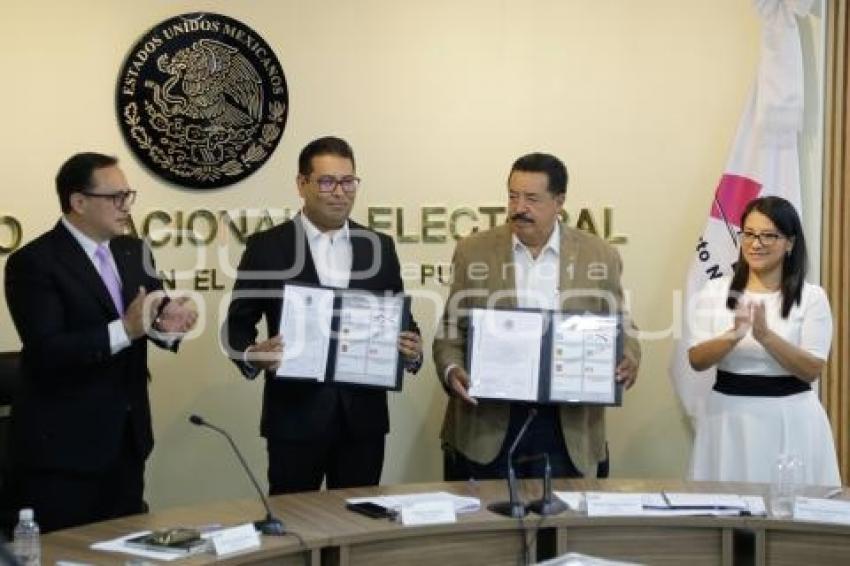 NÉSTOR CAMARILLO . CONSTANCIA SENADORES