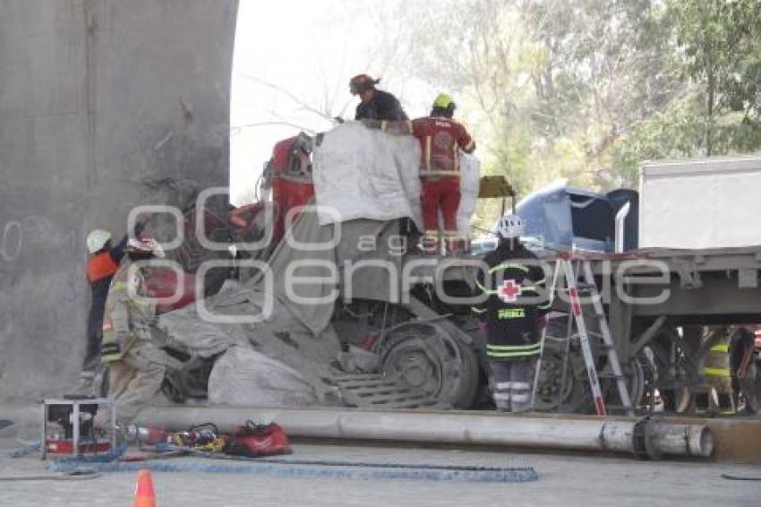 ACCIDENTE TRÁILER . AUTOPISTA