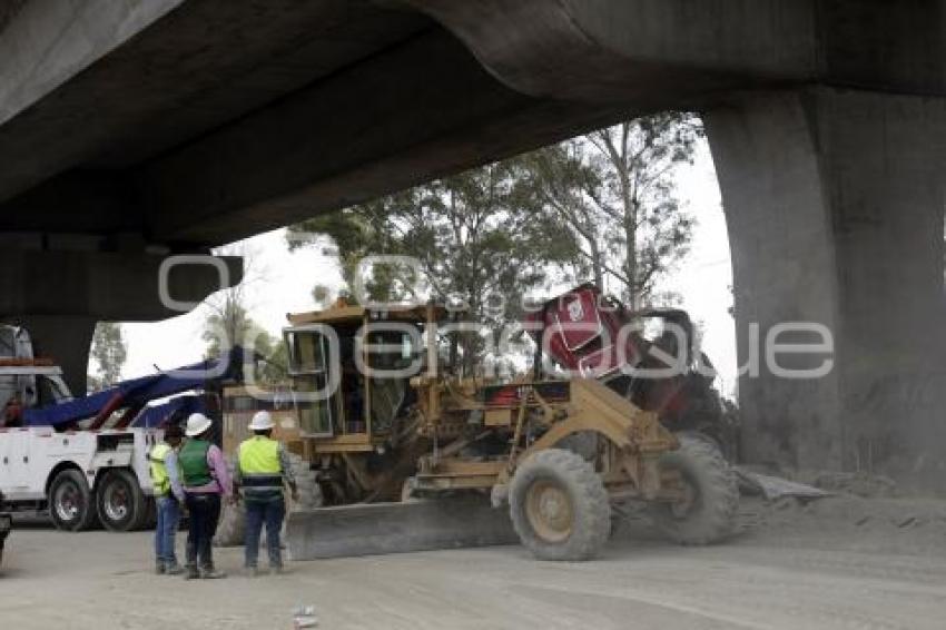 ACCIDENTE TRÁILER . AUTOPISTA
